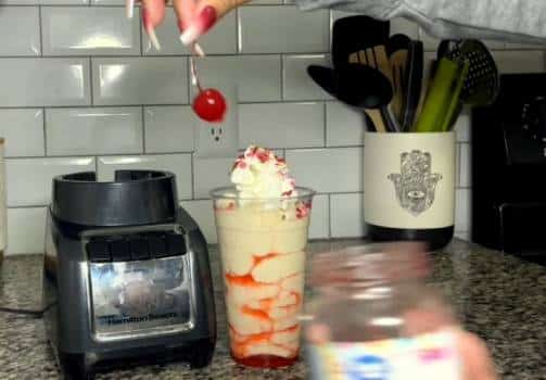 How to Make Herbalife Valentine’s Day Shake