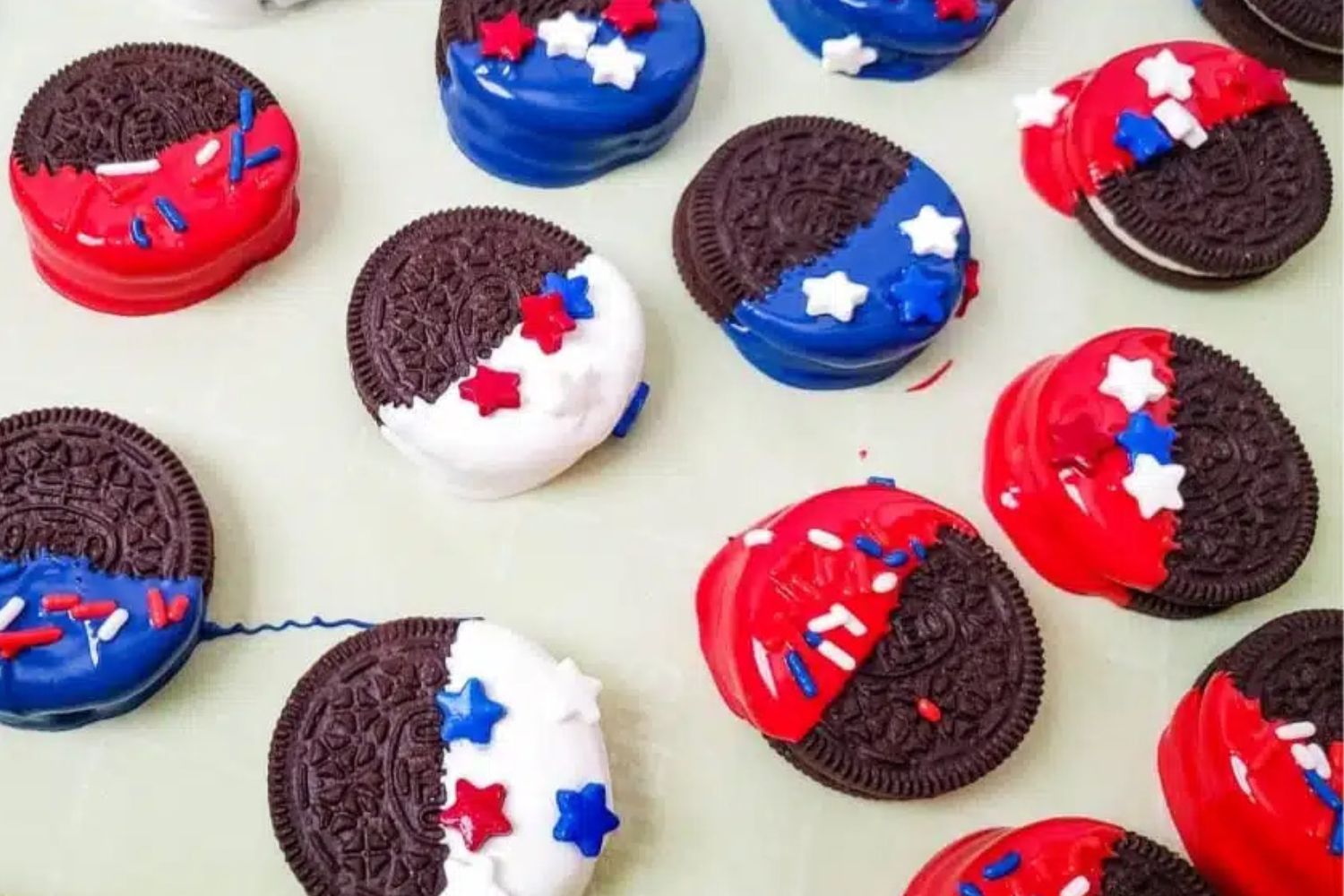 Patriotic Dessert – Red, White and Blue Oreos!