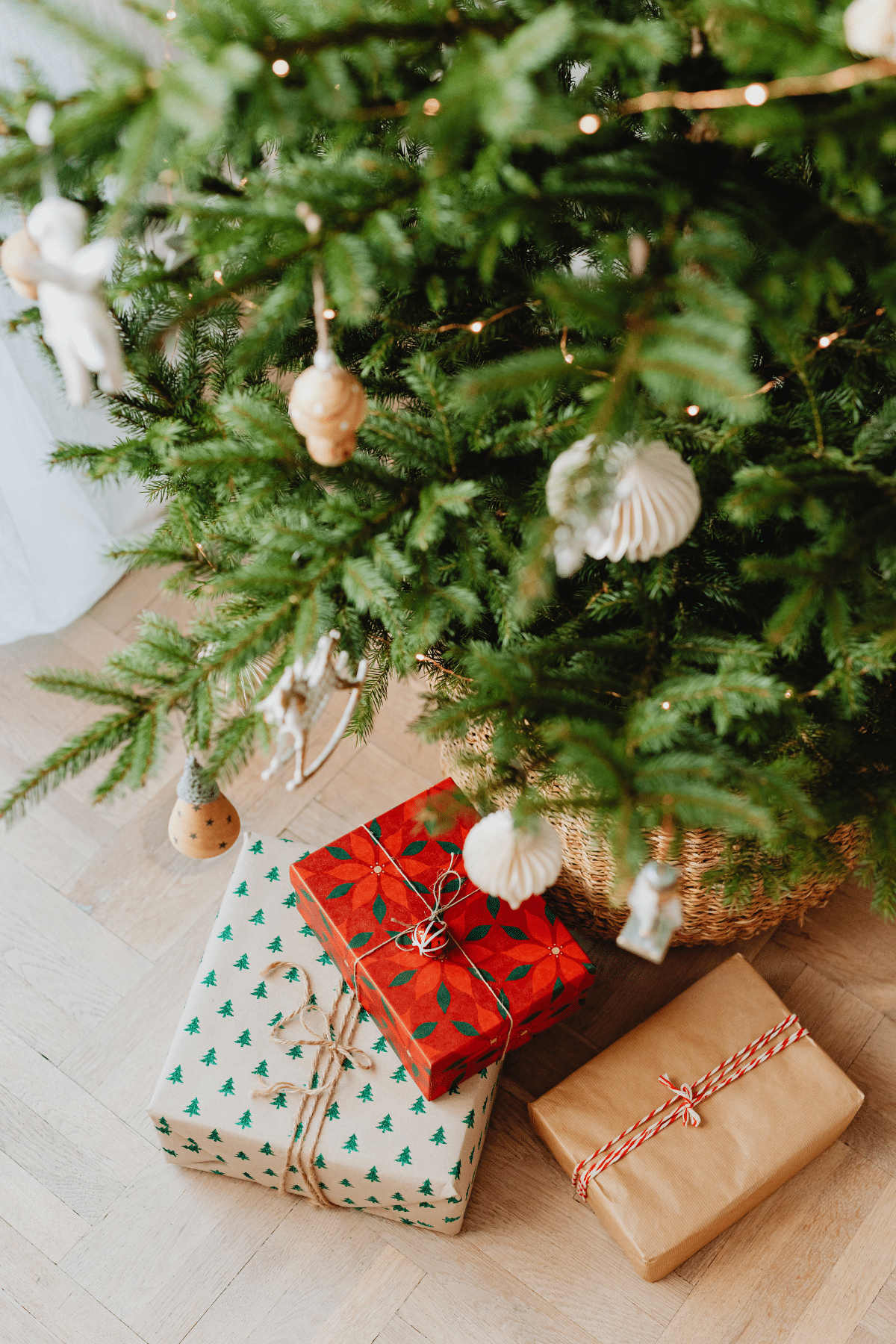 155 Funny Christmas Puns And Jokes To Make You Holly!
