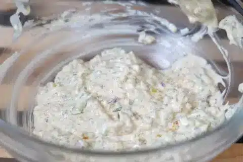 Prepare the dressing