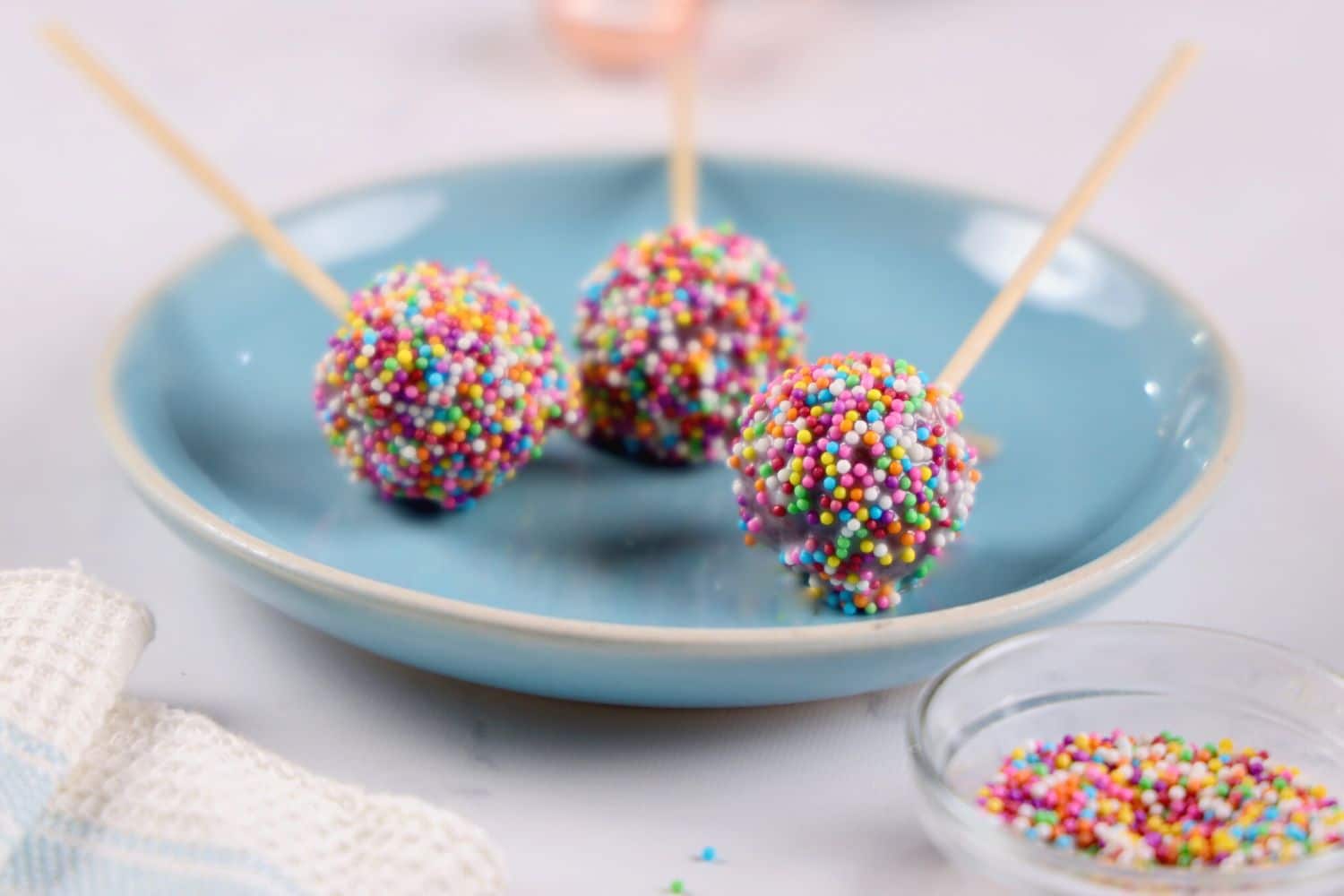 Red Velvet Cake Pops an Easy to Make Valentine’s Day Dessert