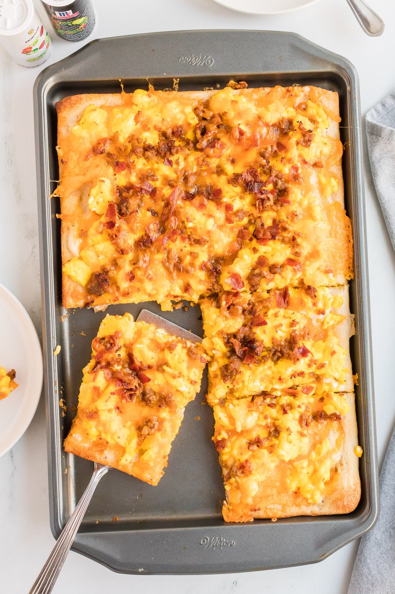 Sausage, Egg, and Bacon Breakfast Pizza