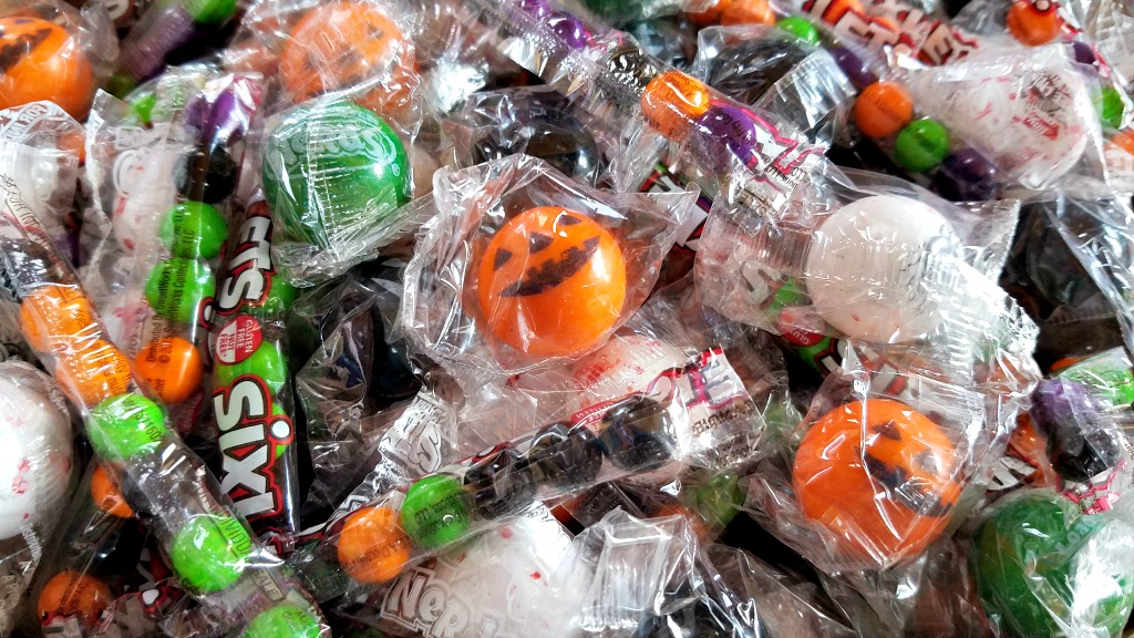 Celebration by Frey, Sixlets, easy crispy rice treats, Halloween, #CelebrationSpookyTreats, #AD