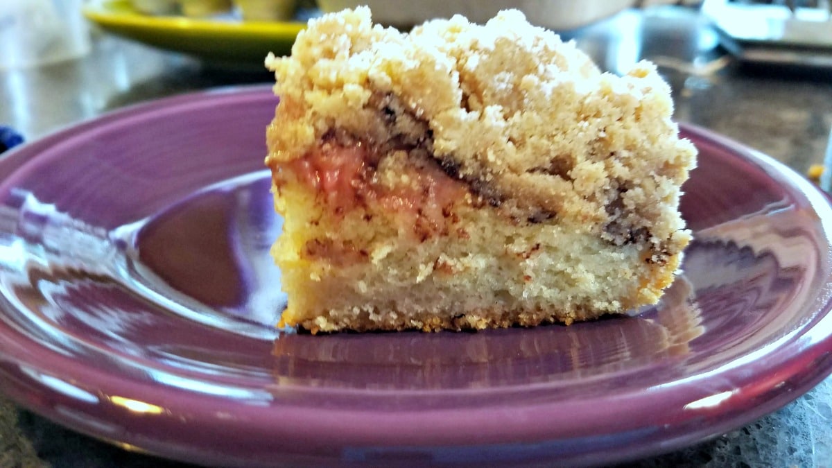 chocolate strawberry crumb cake, coffee cake, chocolate covered strawberry crumb cake, valentine's day breakfast treat