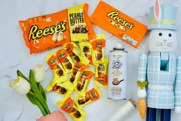 This image has an empty alt attribute; its file name is Reeses-Easter-Egg-Bark-Ingredients-600x400.jpg
