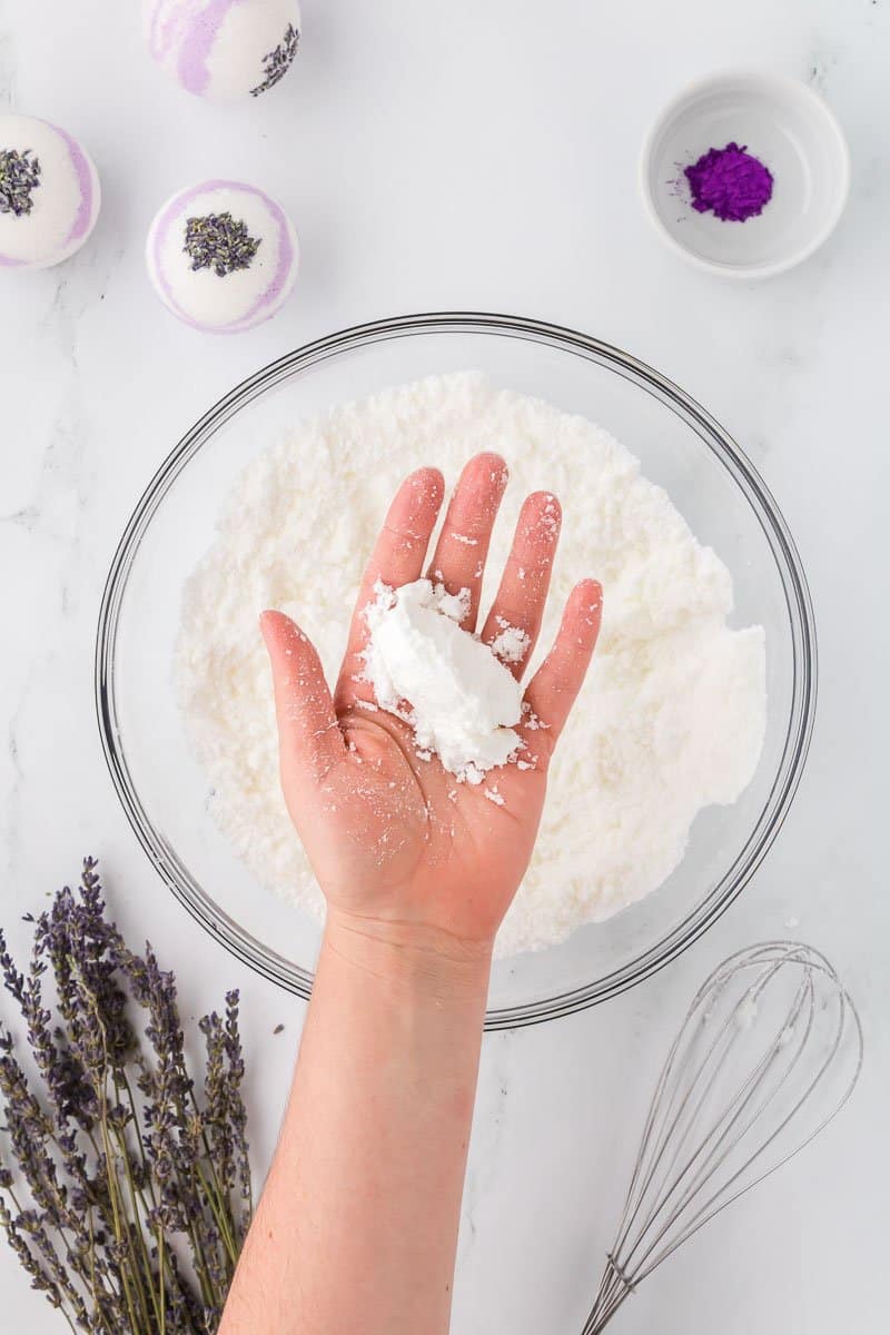 how to make DIY lavender bath bombs
