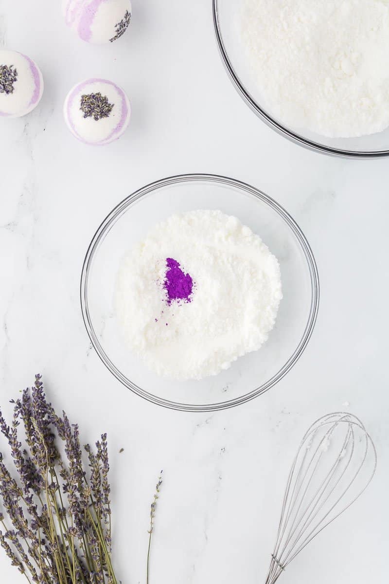 how to make DIY lavender bath bombs
