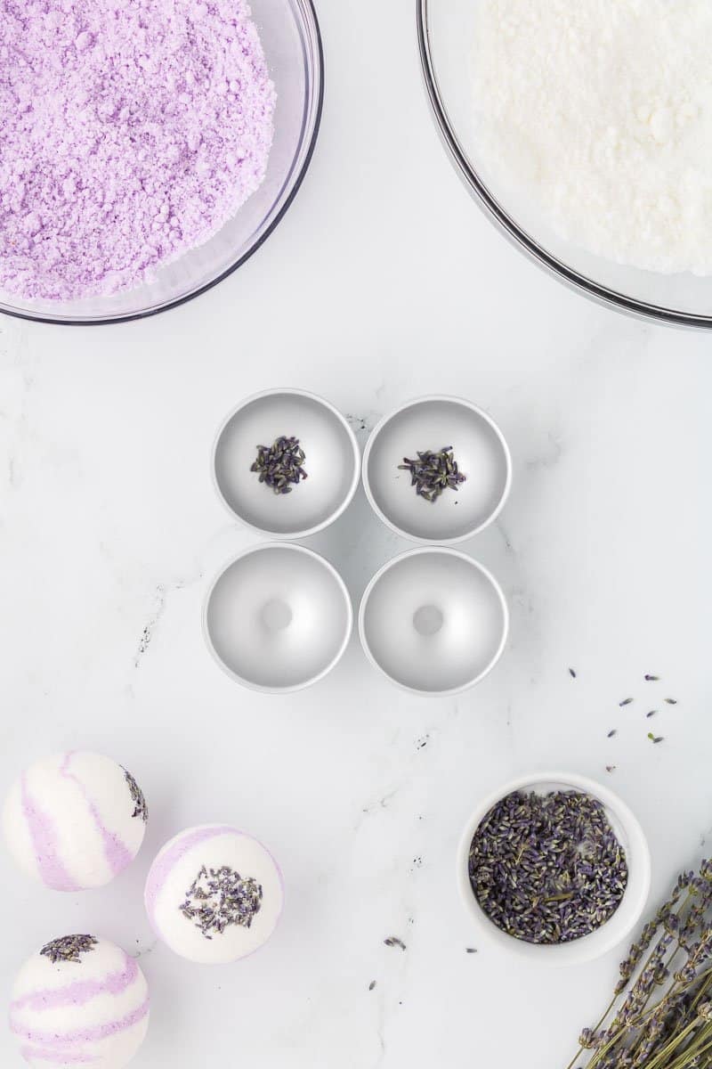 how to make DIY lavender bath bombs