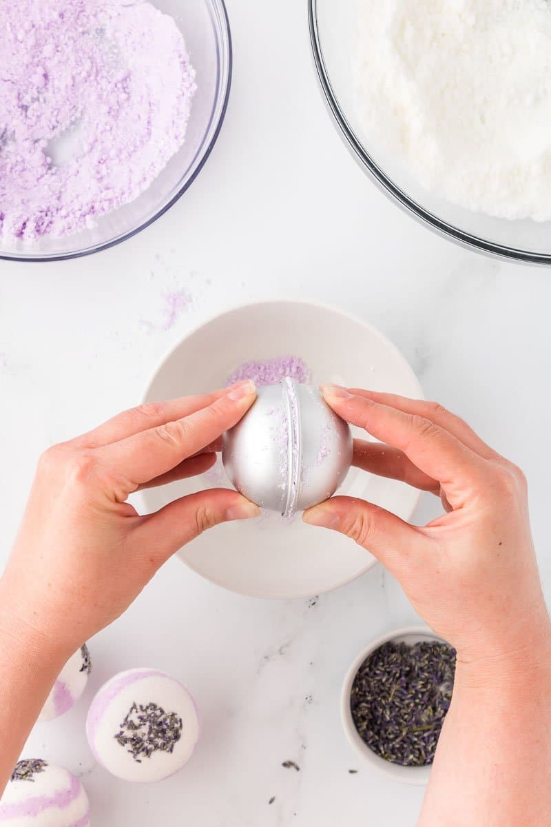 how to make DIY lavender bath bombs