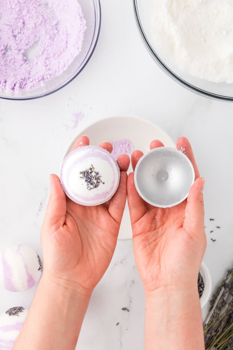 how to make DIY lavender bath bombs