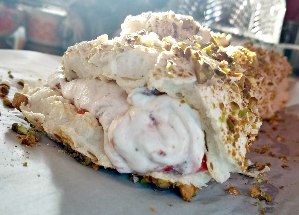 Valentine's Day Dessert, meringue roulade, roulade, meringue roulade with strawberry cream