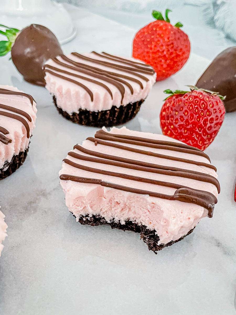 Chocolate Covered Strawberry Cheesecakes - Sweet Simple Masala