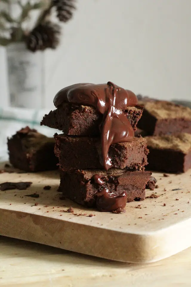 cutting brownies