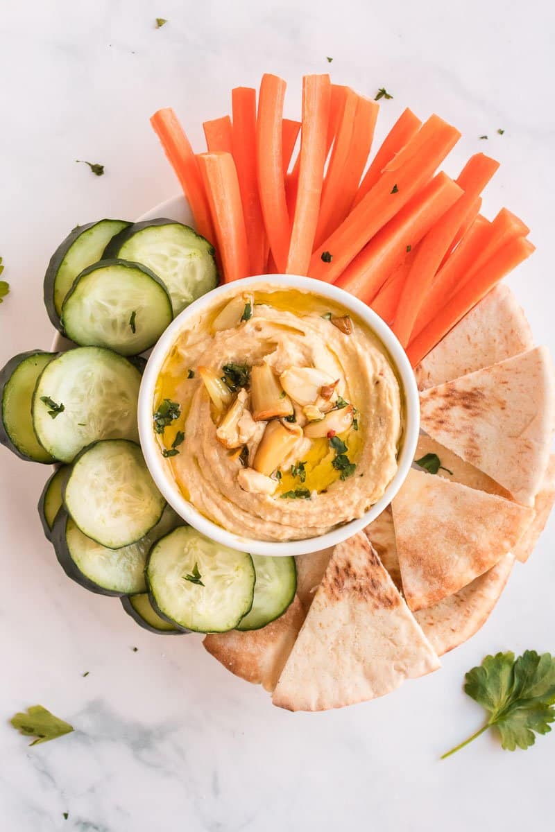 what to eat with garlic hummus